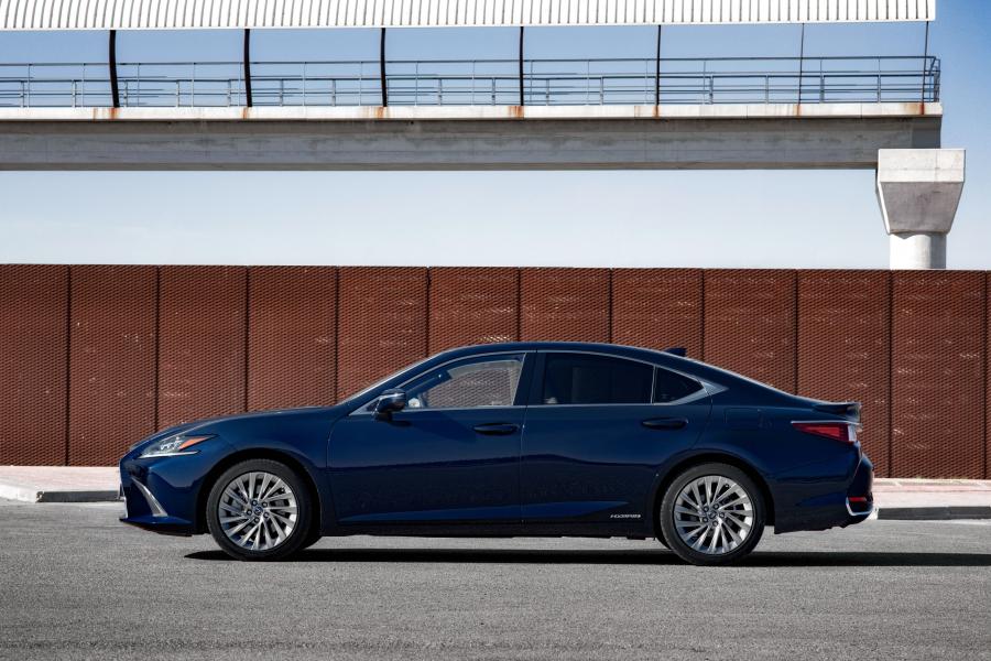  Lexus ES300h 2018 года  (WW) (фото 69 из 71)